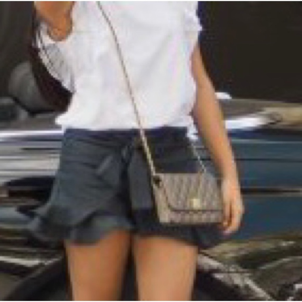 Review Jean Ruffle Short - Picture 2 of 3